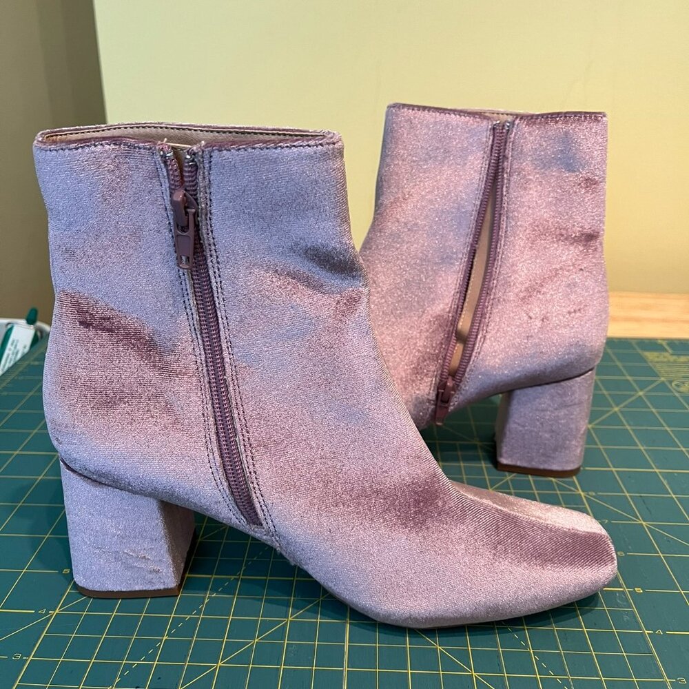 Hazara Velvet Block Heel Dress Booties Comfort Foam sz 7 pinkish-lavendar